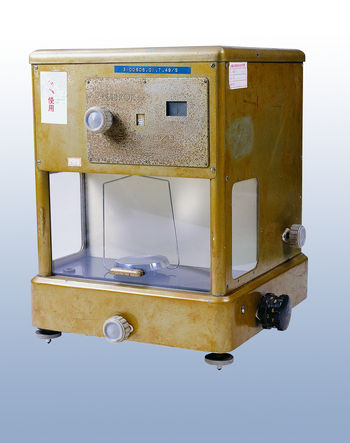 Electric scale for chemical analysis